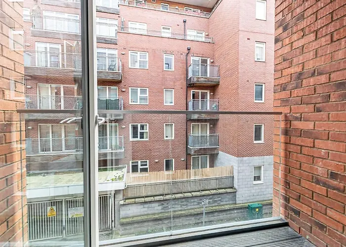 Contemporary 2 Bed Apartment In Central Manchester